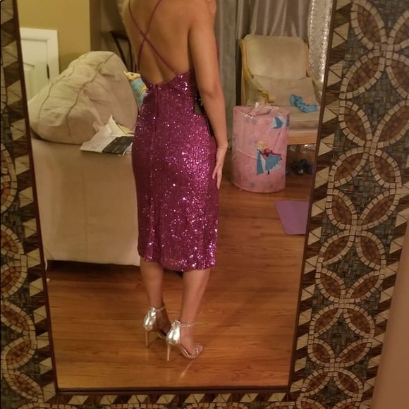 Lulu’s HOLIDAY SEXY MAGENTA SEQUIN MIDI DRESS💃🏿 - Picture 6 of 8